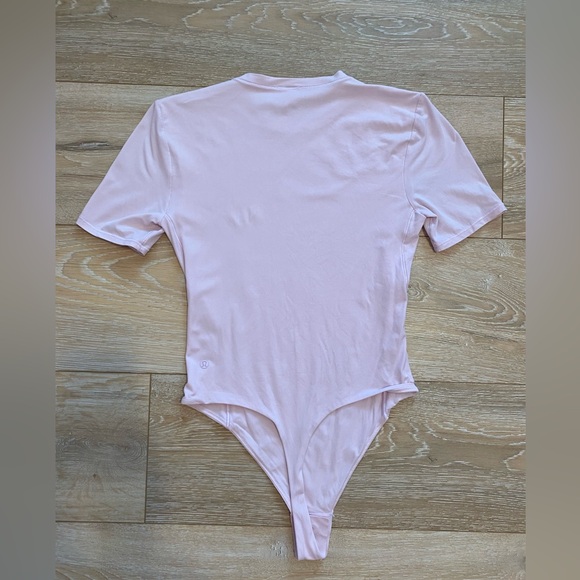 Wundermost Ultra-Soft Nulu Short-Sleeve Crew Thong Bodysuit in XS - Picture 3 of 4